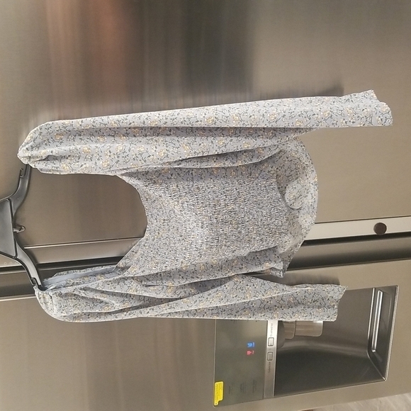 💕ASTR THE LABEL💕 Smocked Floral Print Top ~ Blue Peach Floral Medium M NWT - Picture 5 of 11